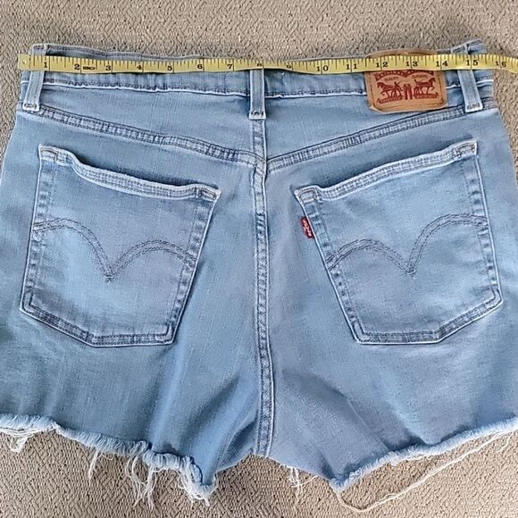 Levi's High Rise Light Wash Frayed Hem Jean Shorts - Size 31 - Picture 7 of 14